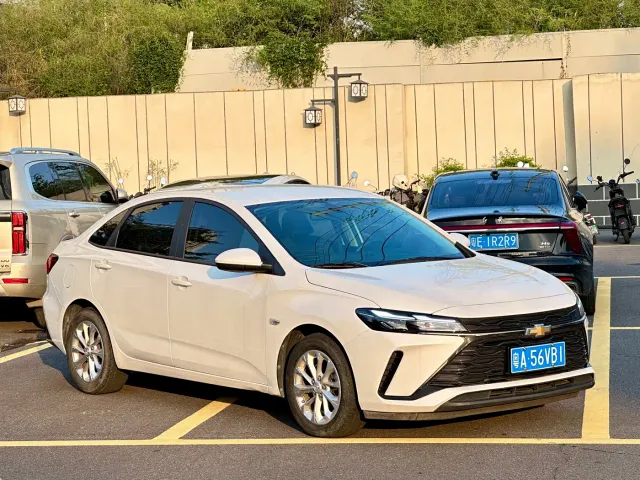 Chevrolet Monza — Фото автомобиля 3