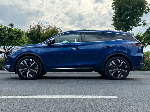 BYD Tang — Фото автомобиля 7