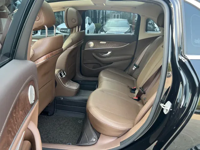 Mercedes-Benz E-Class — Фото автомобиля 10