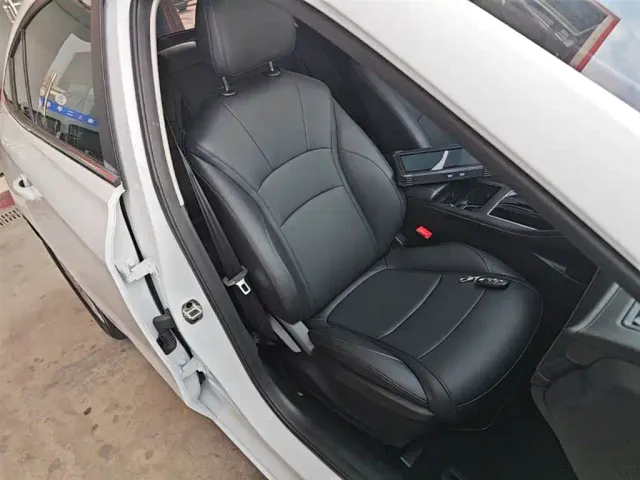 Roewe i5 — Фото автомобиля 24