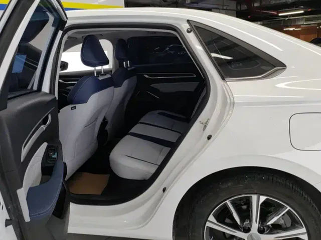 Geely Emgrand — Фото автомобиля 11