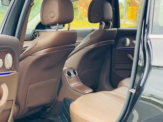 Mercedes-Benz E-Class — Фото автомобиля 14
