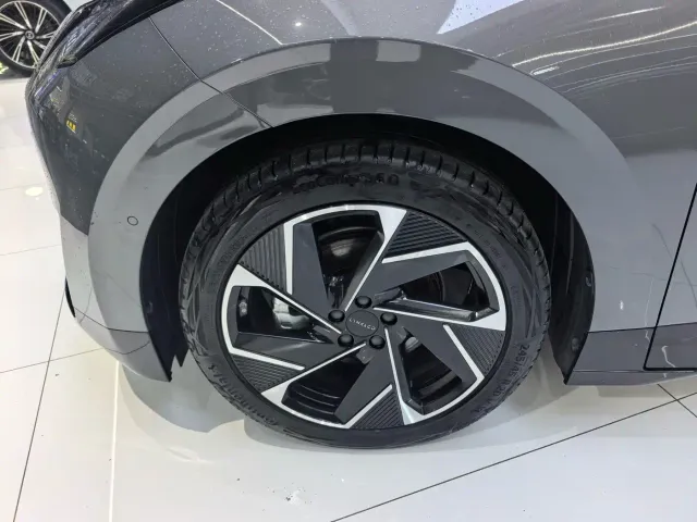 Lynk & Co Z20 — Фото автомобиля 5