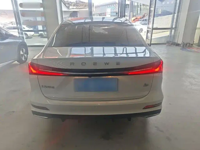 Roewe Roewe i5 2023 1.5L CVT Luxury Edition — Фото автомобиля 5