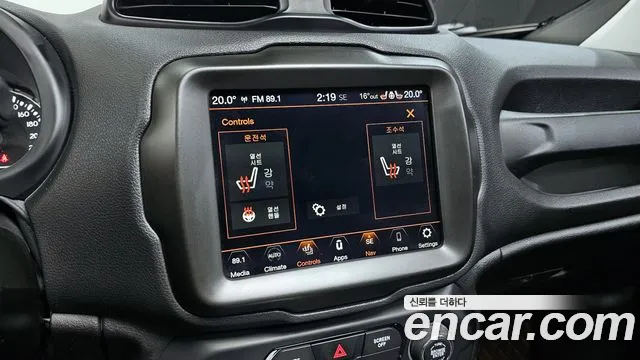 Jeep Renegade — Фото автомобиля 12