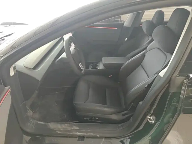 Tesla Model 3 — Фото автомобиля 14