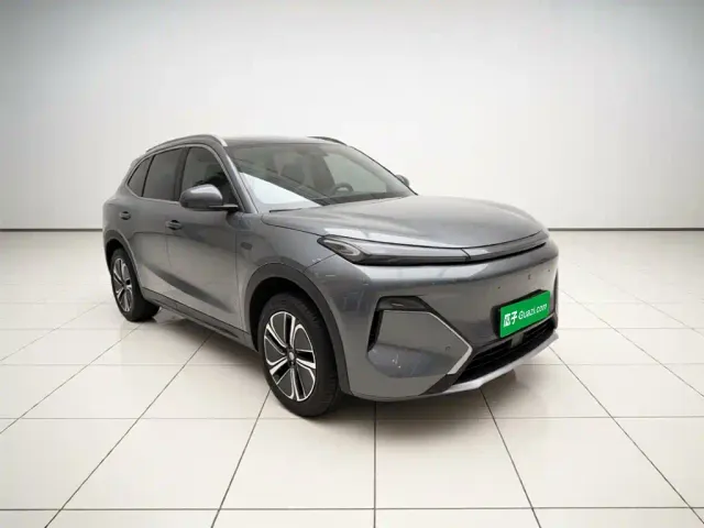 Geely Galaxy Starship 7 EM-i — Фото автомобиля 3