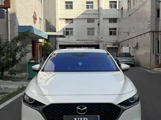 Mazda Axela — Фото автомобиля 2