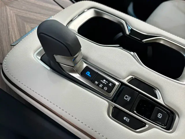 Lexus LM — Фото автомобиля 15