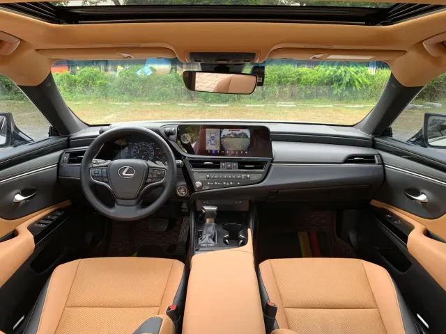 Lexus ES — Фото автомобиля 13