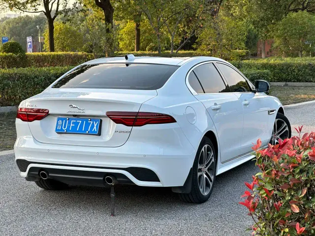Jaguar XEL — Фото автомобиля 23