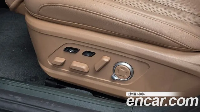 Hyundai Grandeur Grandeur (GN7) 2.5 Бензин 2WD — Фото автомобиля 19