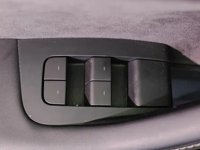Tesla Model 3 — Фото автомобиля 15