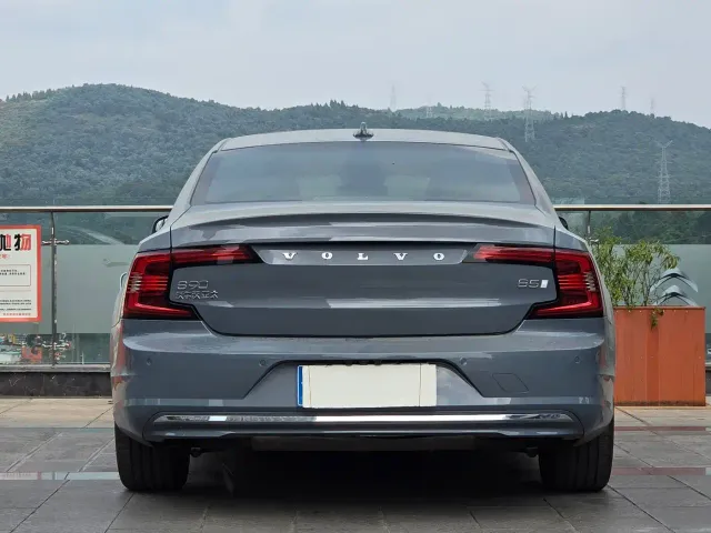 Volvo S90 — Фото автомобиля 5