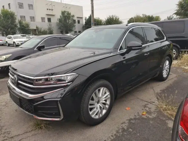 Фотография автомобиля — Volkswagen Touareg