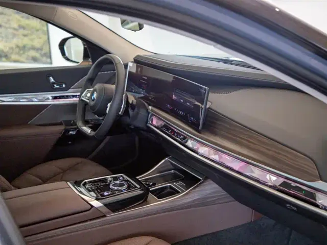 BMW 7 Series — Фото автомобиля 22