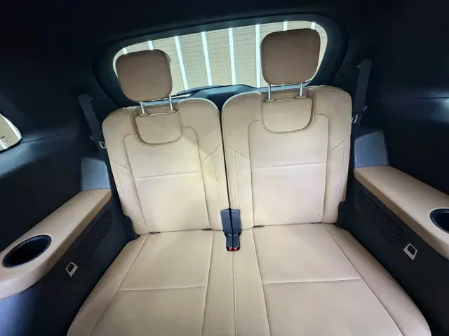 Li Auto ONE — Фото автомобиля 12