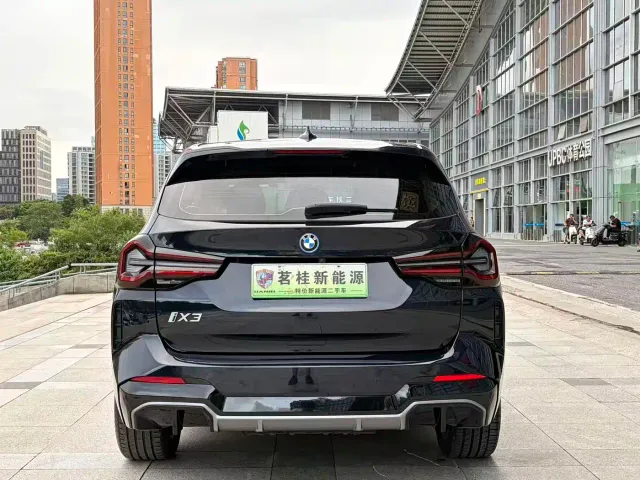 BMW iX3 — Фото автомобиля 6