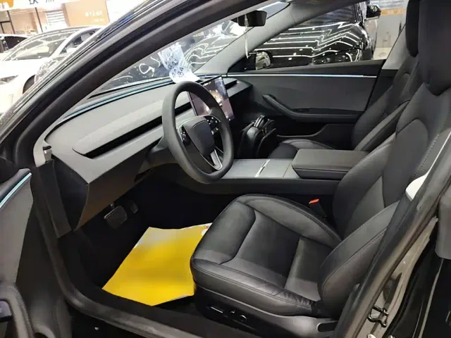 Tesla Model 3 — Фото автомобиля 14