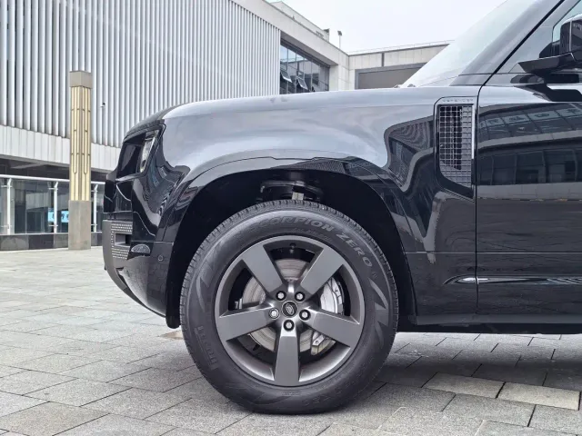 Land Rover Defender — Фото автомобиля 8