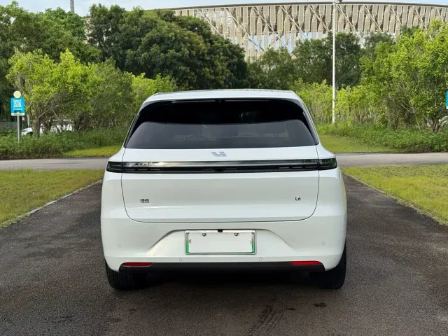 Li Auto L6 — Фото автомобиля 8
