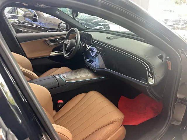 Mercedes-Benz E-Class — Фото автомобиля 11