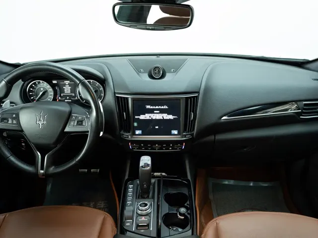 Maserati Levante — Фото автомобиля 10