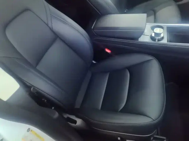 Tesla Model Y 2024 Rear-Wheel Drive Version — Фото автомобиля 24