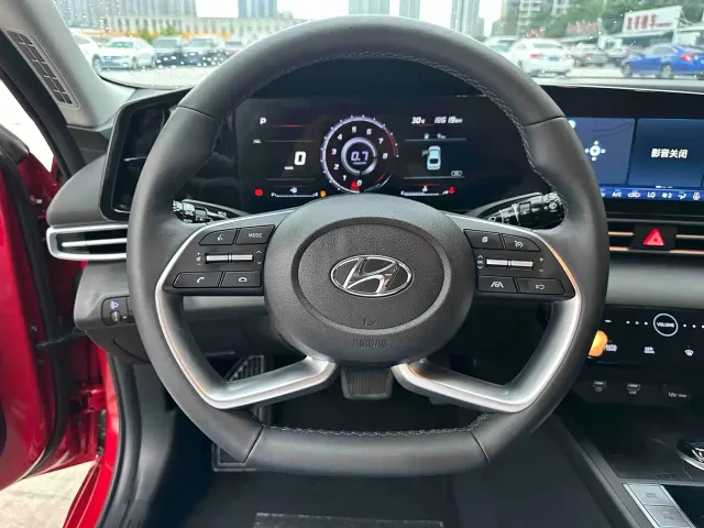 Hyundai Elantra — Фото автомобиля 15