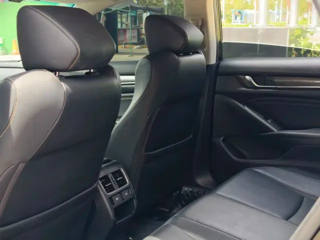 Honda Accord — Фото автомобиля 5