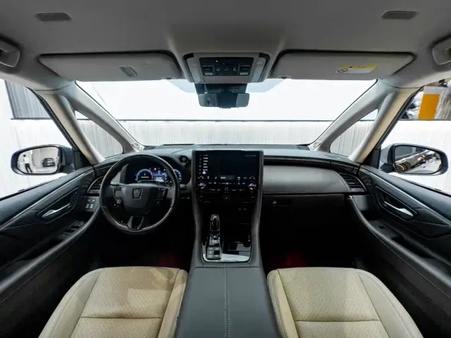 Toyota Vellfire — Фото автомобиля 14