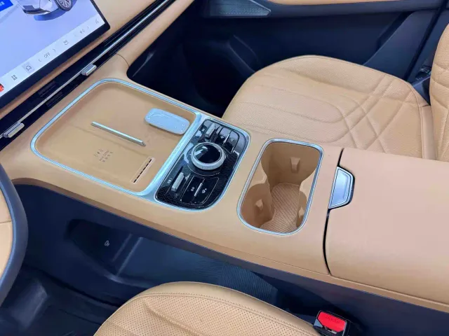 Geely Galaxy Galaxy Starship 7 EM-i 2025 120km Navigation Edition — Фото автомобиля 15