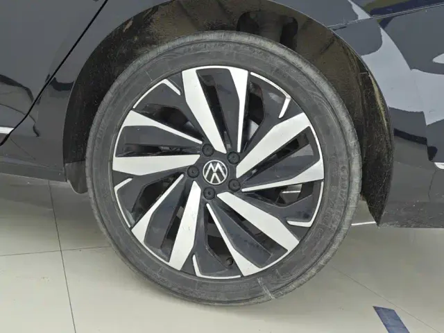 Volkswagen Passat — Фото автомобиля 6