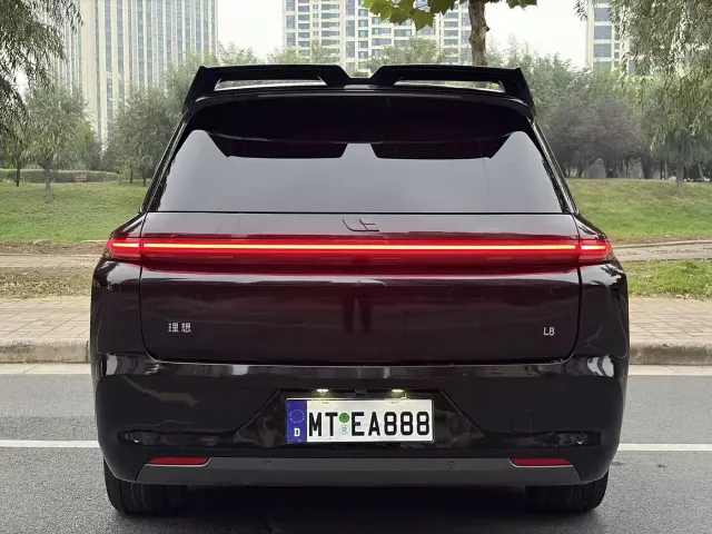 Li Auto L8 — Фото автомобиля 7