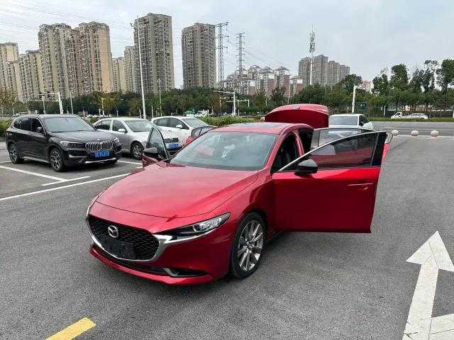 Mazda Axela — Фото автомобиля 27