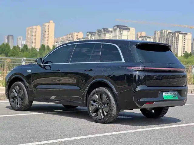 Li Auto L8 — Фото автомобиля 9