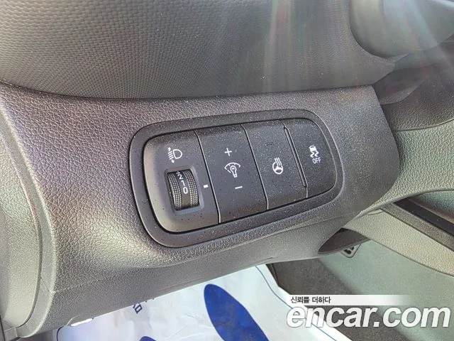 Hyundai Venue — Фото автомобиля 17