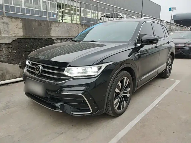 Фотография автомобиля — Volkswagen Tiguan L