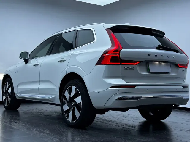 Volvo XC60 — Фото автомобиля 8