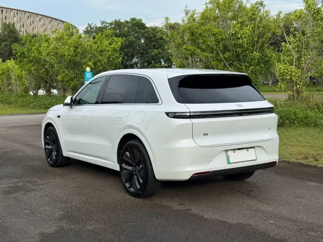 Li Auto L6 — Фото автомобиля 9