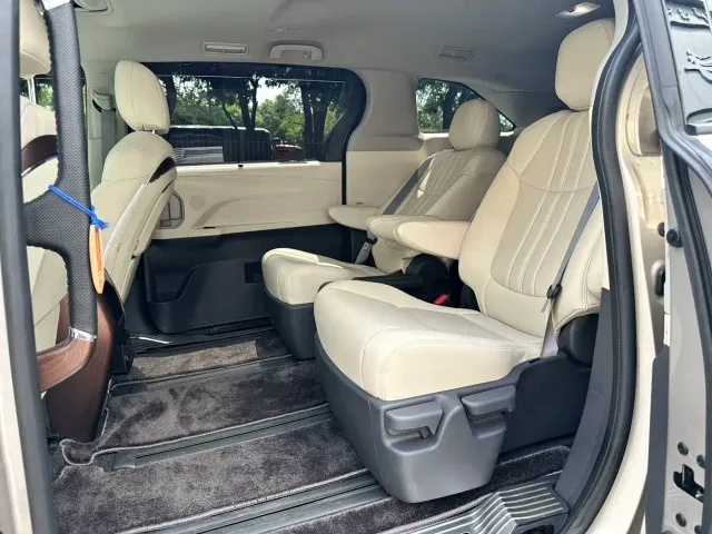 Toyota Sienna — Фото автомобиля 15