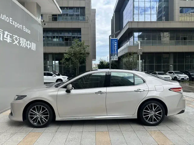 Toyota Camry — Фото автомобиля 3