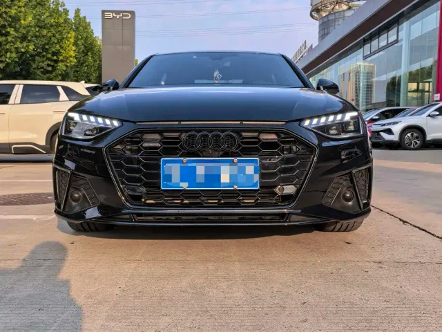 Фотография автомобиля — Audi A4L