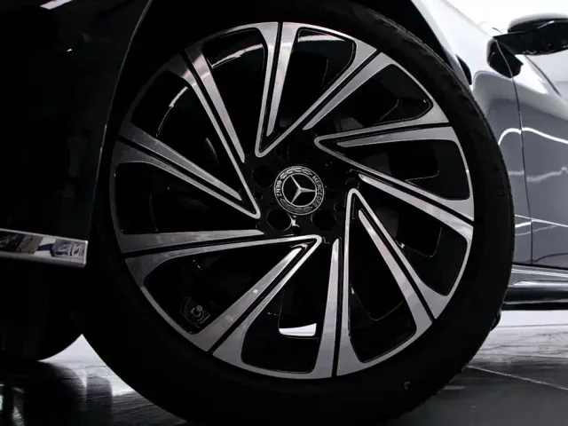 Mercedes-Benz E-Class — Фото автомобиля 19