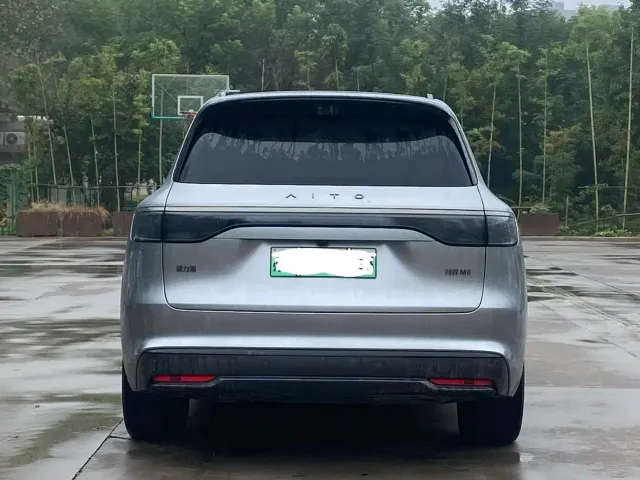 Aito M8 — Фото автомобиля 17