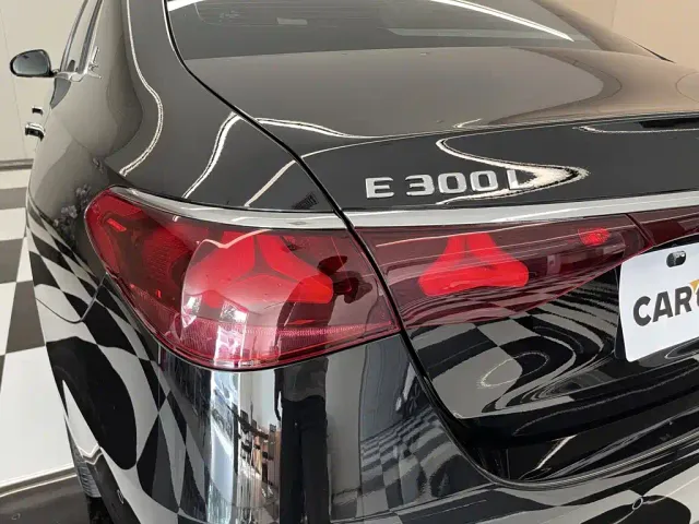 Mercedes-Benz E-Class — Фото автомобиля 11