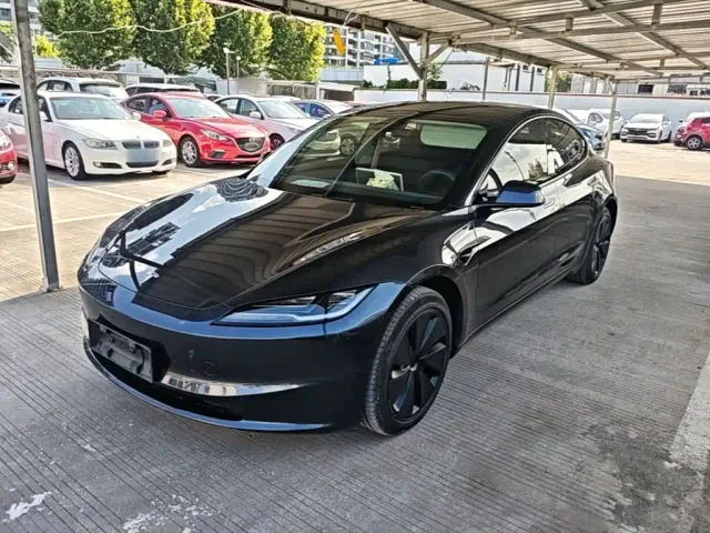 Фотография автомобиля — Tesla Model 3
