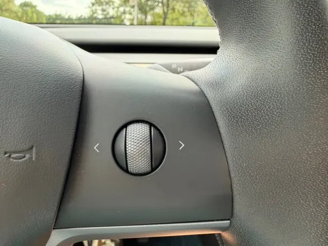 Tesla Model Y — Фото автомобиля 13