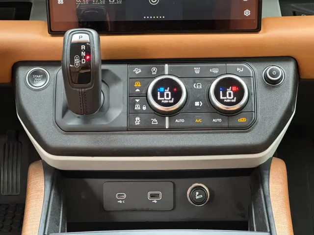 Land Rover Defender — Фото автомобиля 12