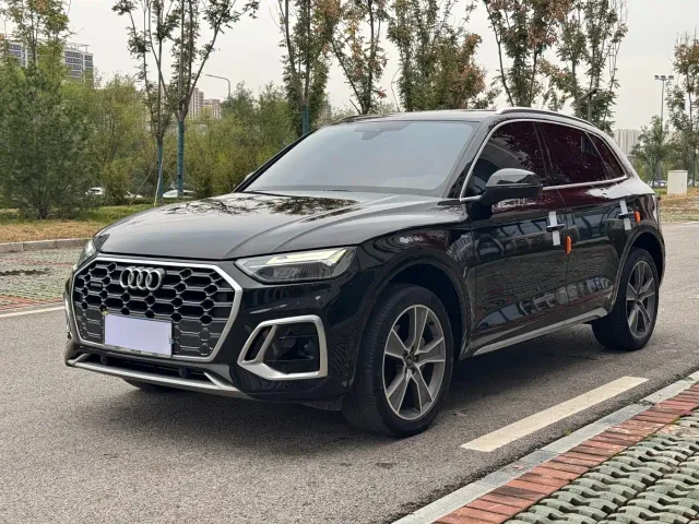 Фотография автомобиля — Audi Q5L